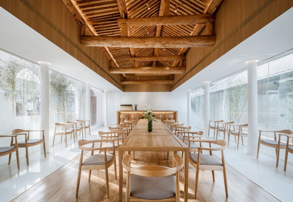 “疊院兒”最難能可貴的一點是重新梳理了新與舊、內(nèi)與外、人工與自然的關(guān)系