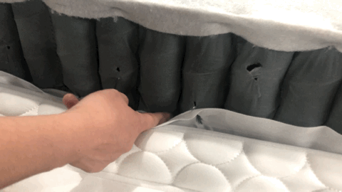 每天和你親密接觸的床墊 拆開看后發現坑太多了